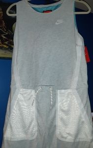 NIKE WOMENS TENNIS DRESS IN SIZE SMALL